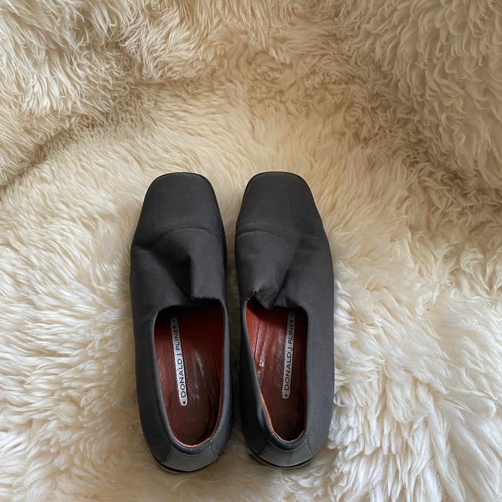 2/$20 - GUC Donald J Pliner Slip on Shoes